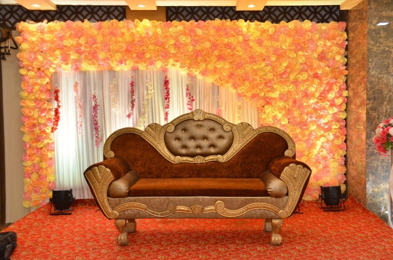 Hotel Nirmal Palace Kanpur Exteriör bild